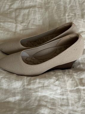 Vivaia pumps Size 8